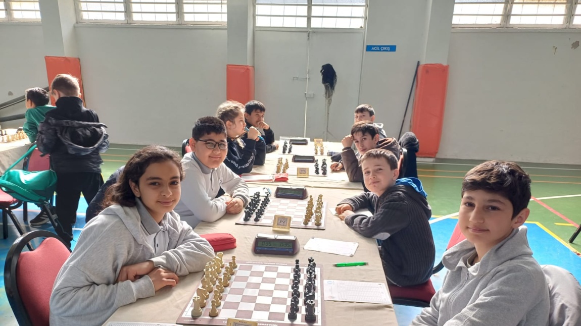 15-16 şubat yıldız erkekler ve 18-19 şubat küçük erkekler okul sporları satranç turnuvasına katıldık.